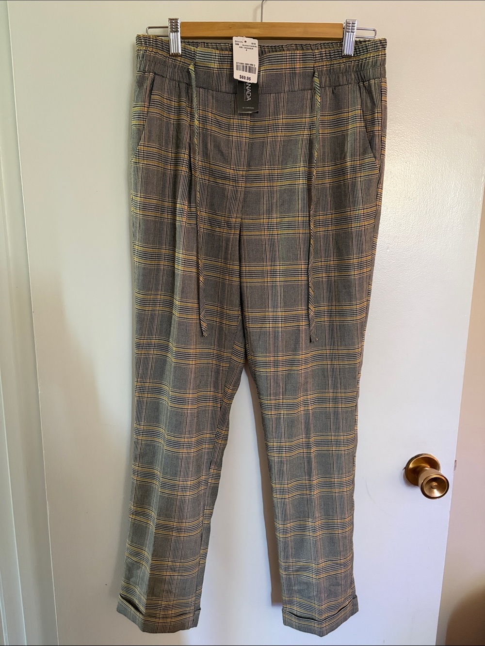 New Le chateau plaid women’s pants size 4